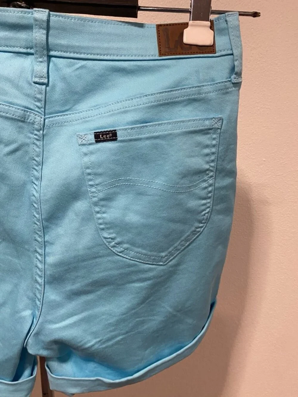 Lee Women 35X6 Bermuda  Shorts Cuffed Highrise Light Blue Stretch